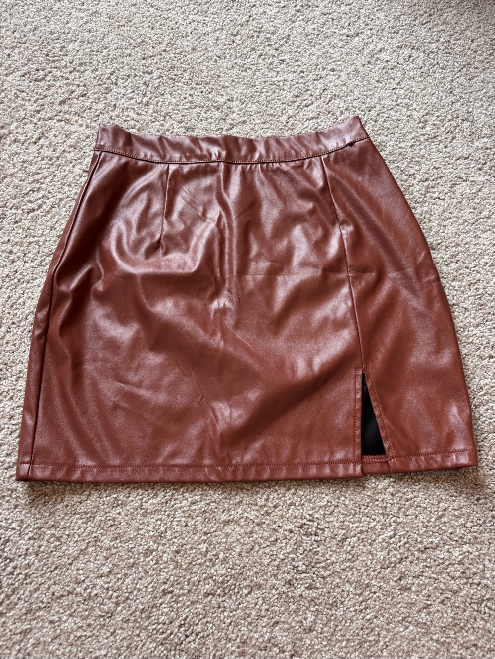 Guanyy Faux Leather Mini Skirt with Side Slit Brown